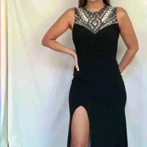 Long rhinestone top black evening gown - Picture 1 of 14